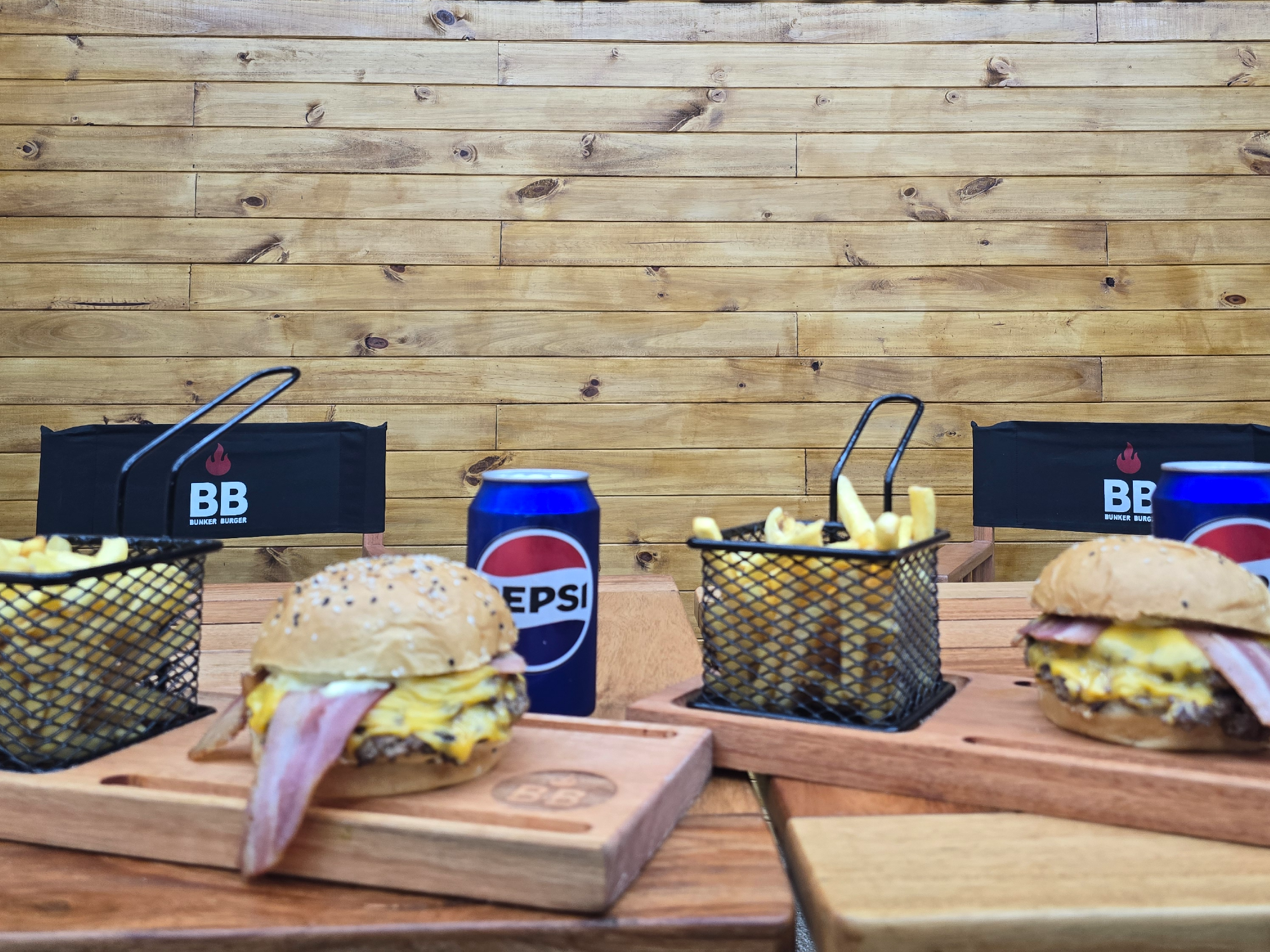 COMBO 2 CHEESE BACON + PAPAS + BEBIDAS