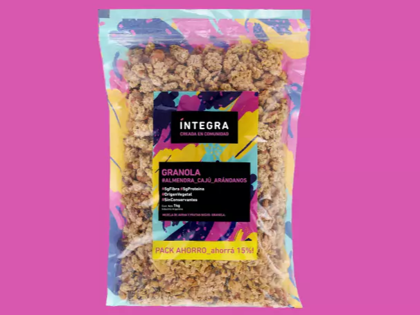 Granola almendras, castañas de cajú y arándanos