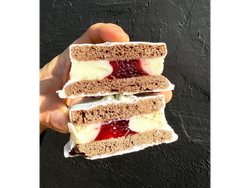 Alfajor de frutos del bosque