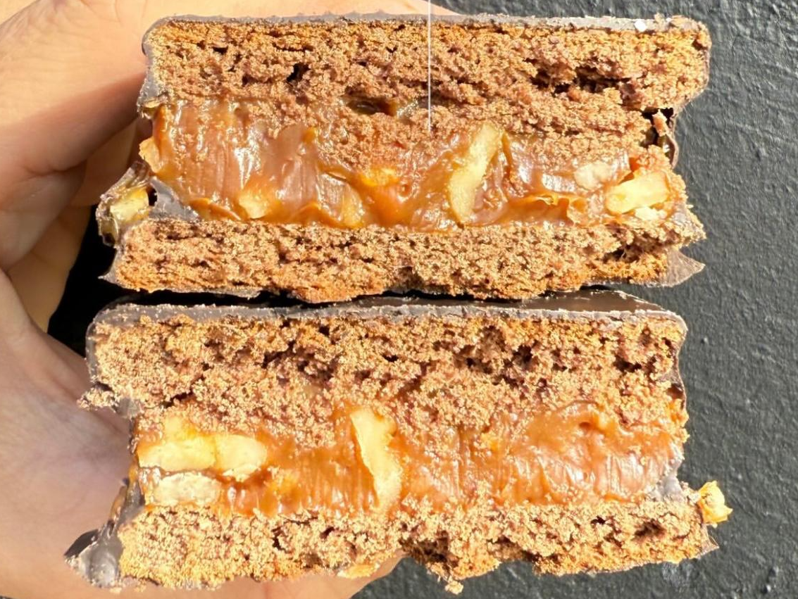 Alfajor de dulce de leche y nuez