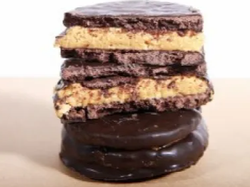 Alfajor de almendras con pasta de maní