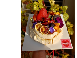 PAVLOVA CON PERAS INFUSIONADAS