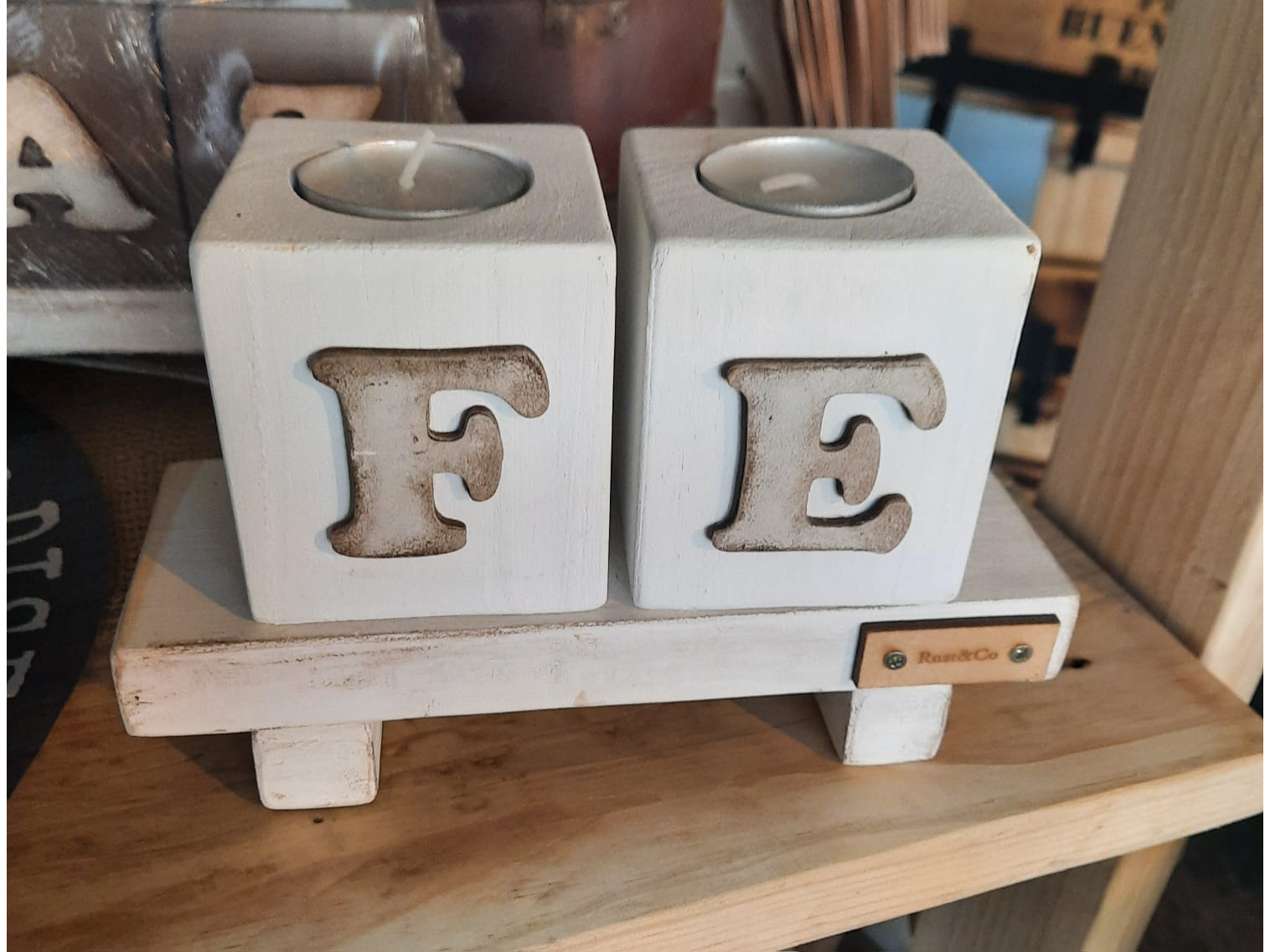 Portavela de madera doble