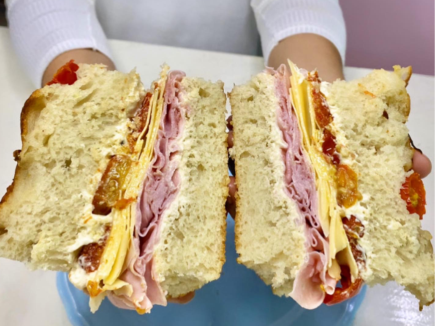 Sándwich de Focaccia Jamón y queso