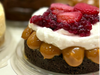Porción Brownie con frutillas