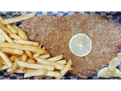 Milanesa de peceto de la abuela con guarnición (Copia)