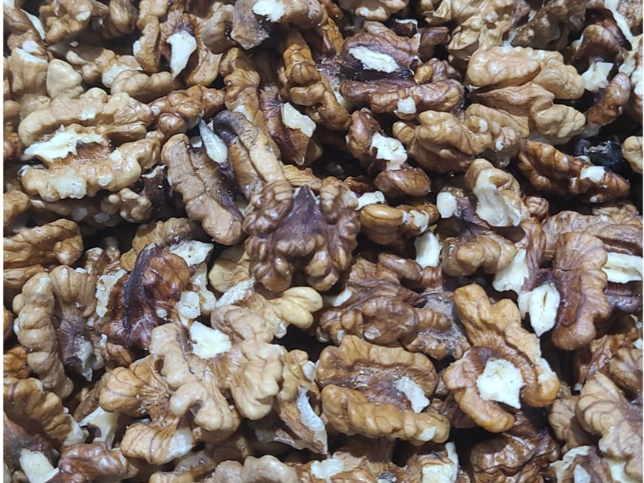 NUEZ ORGANICA PELADA COLOR DORADO