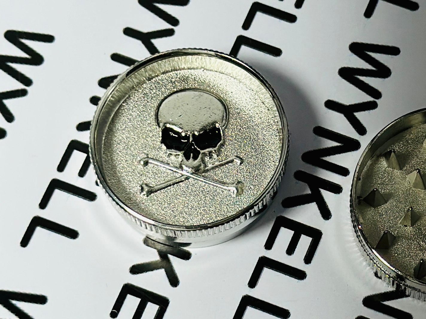 Figura Metal 2 Partes