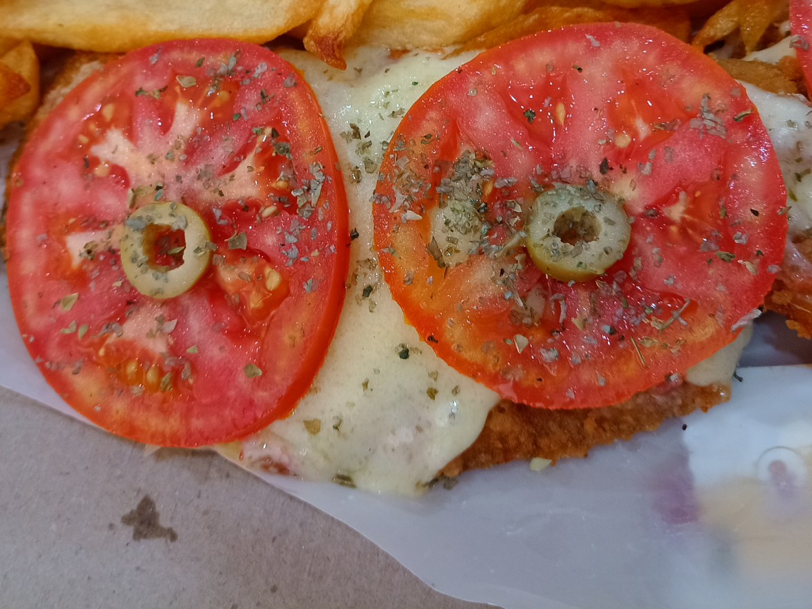 Milanesa napolitana con ensalada