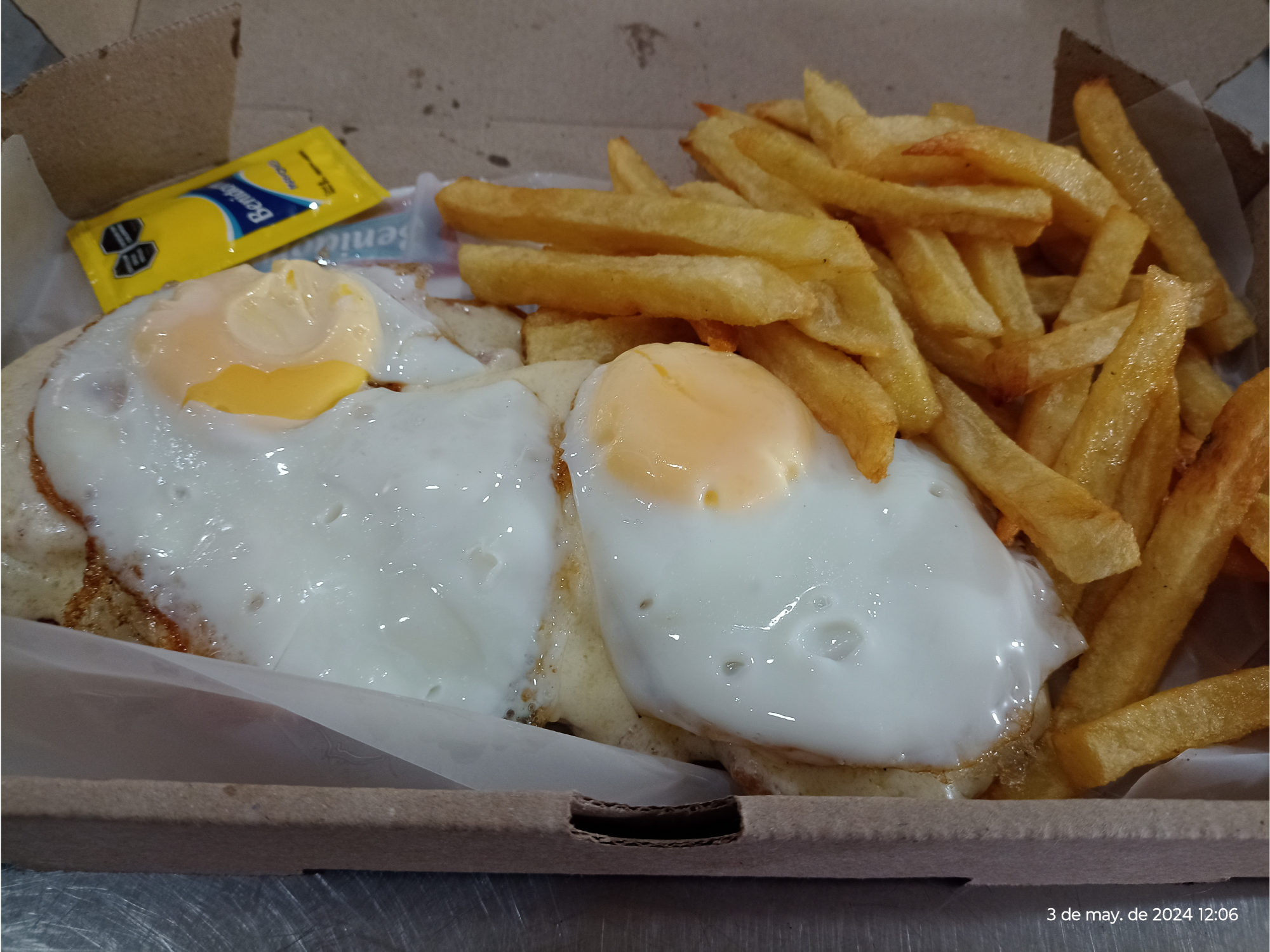 Milanesa completa con papas fritas