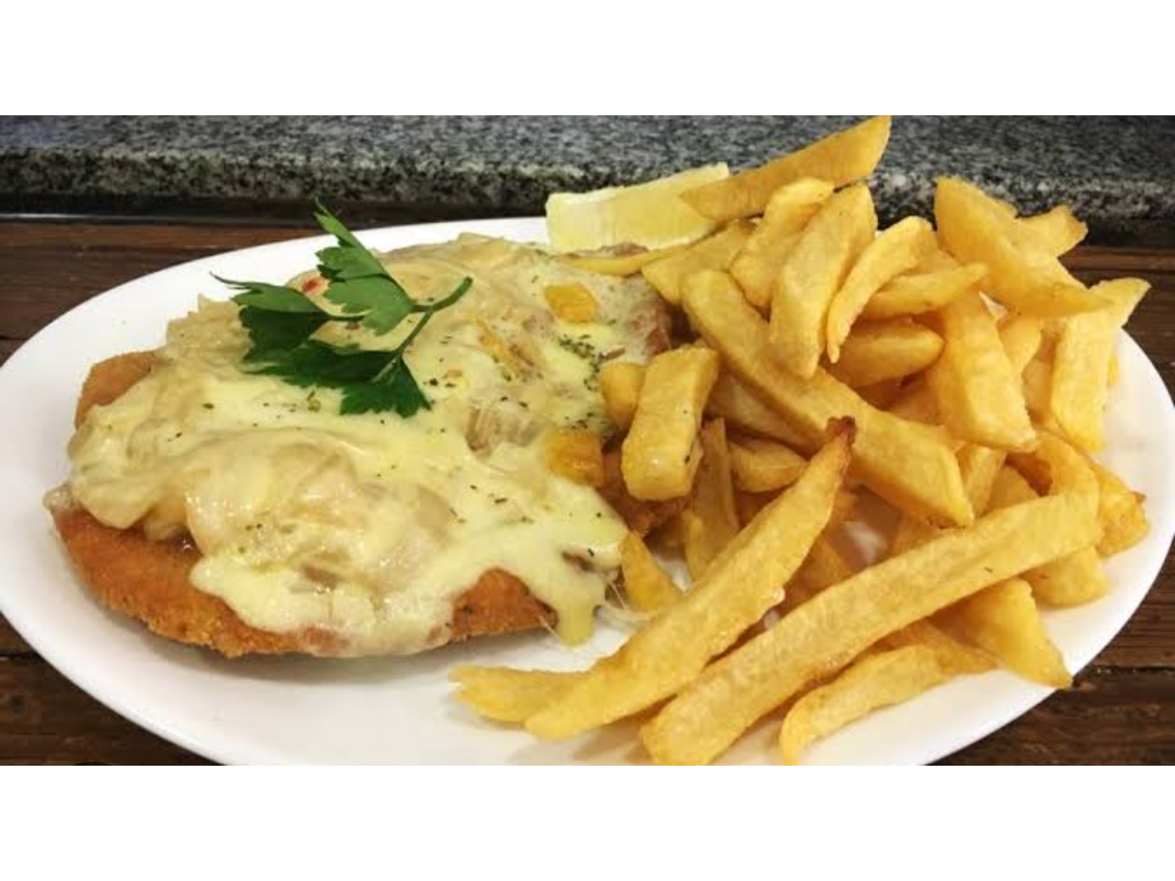 Pechuga a la fugazzeta con papas