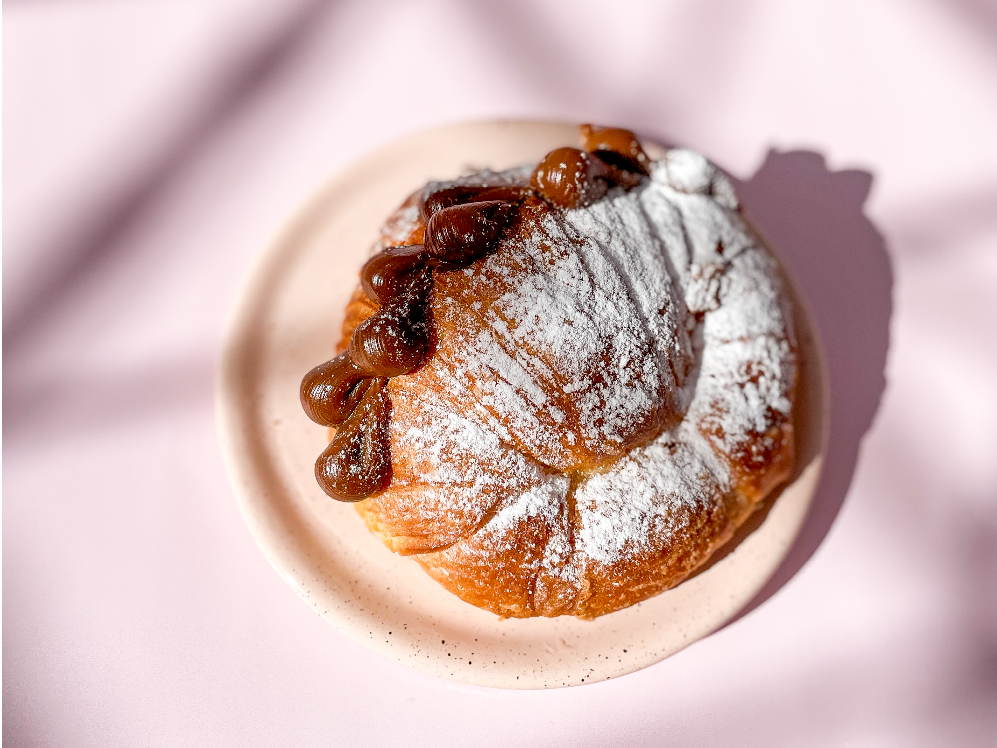 MEDIALUNA CON DULCE DE LECHE