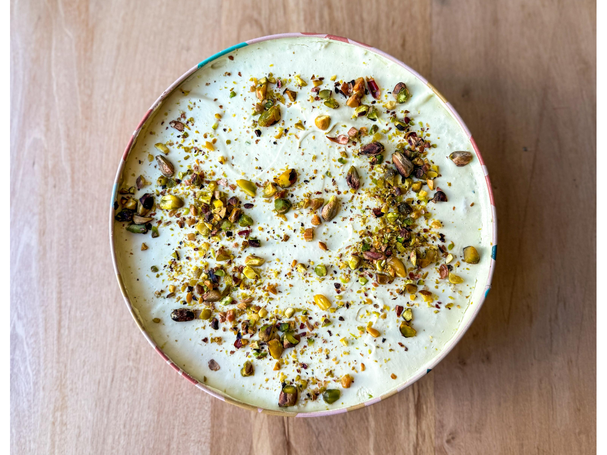 TRES LECHES CON CREMA DE PISTACHOS EN LATA