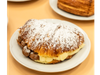 MEDIALUNA CON DULCE DE LECHE Y PASTELERA