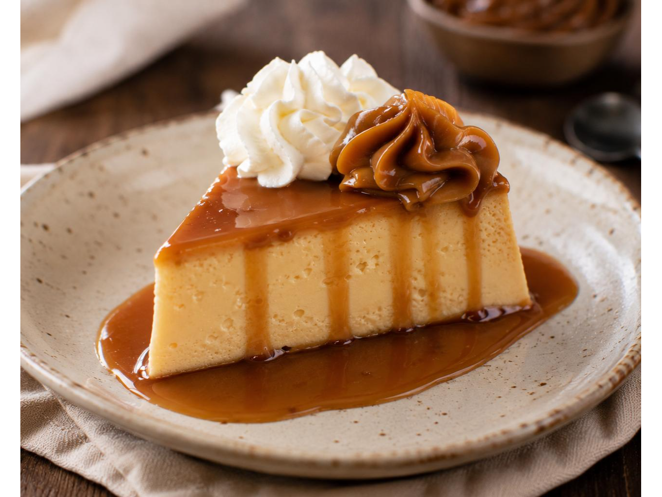 Flan con dulce leche y crema
