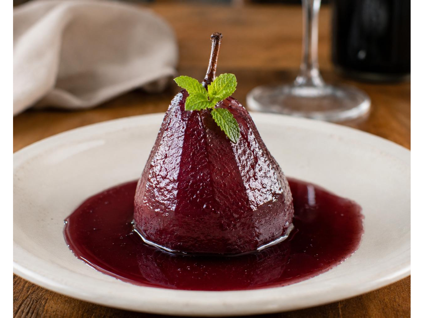 Peras al vino tinto con crema