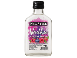 01 New Style Petaca Frutos Rojos 200 ML