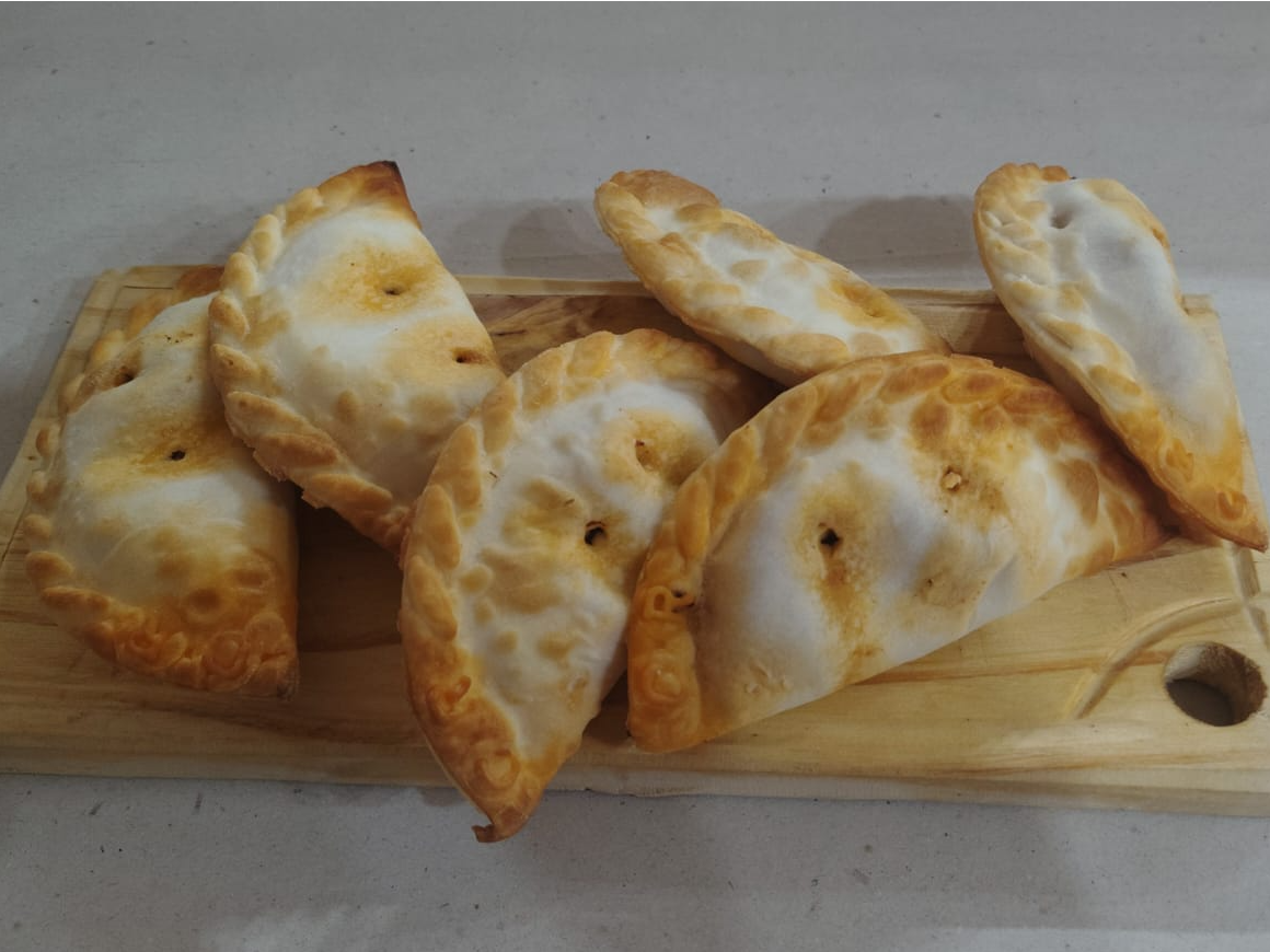 1/2 doc de empanadas de jamon y queso