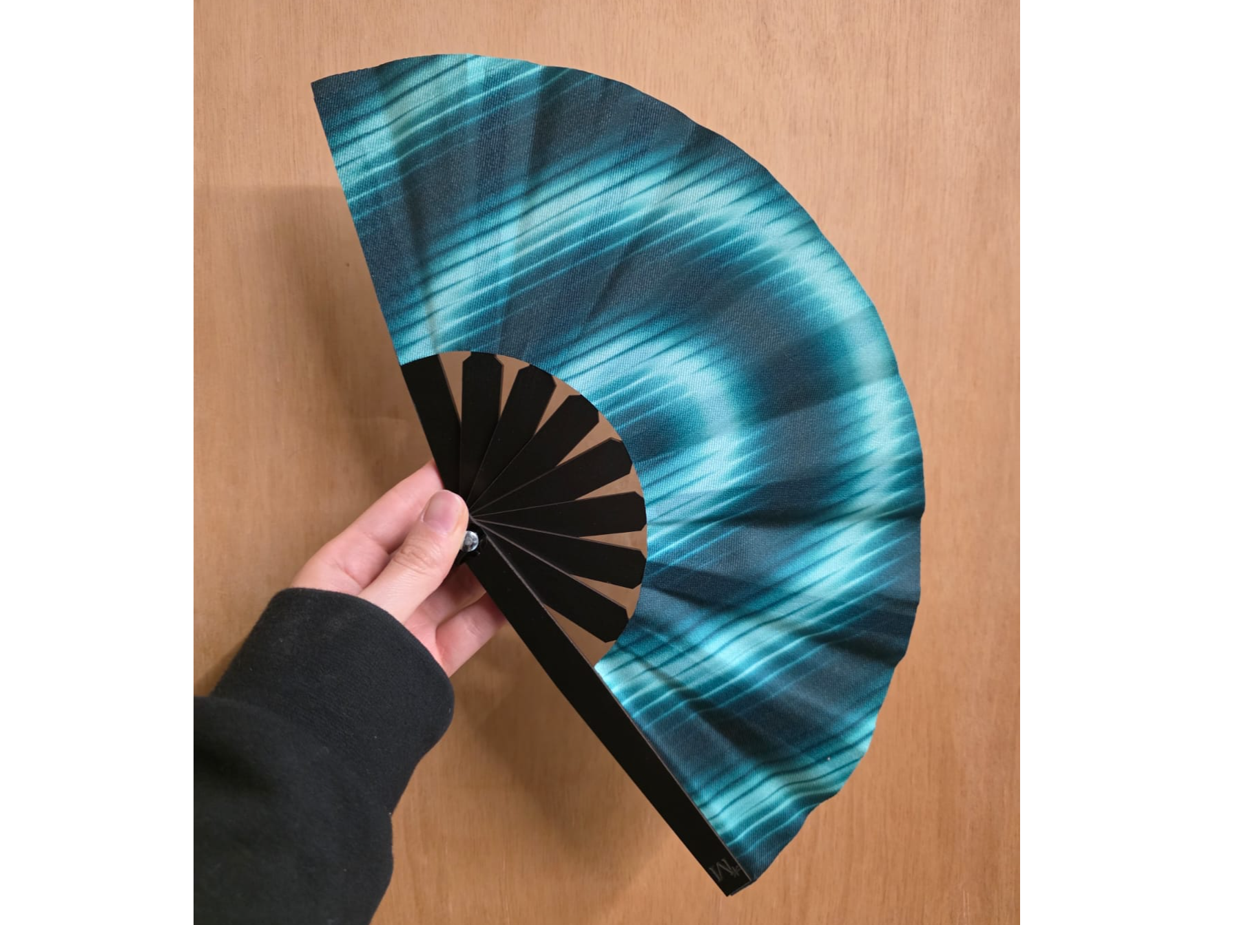 Abanico estándar Nusa con estuche