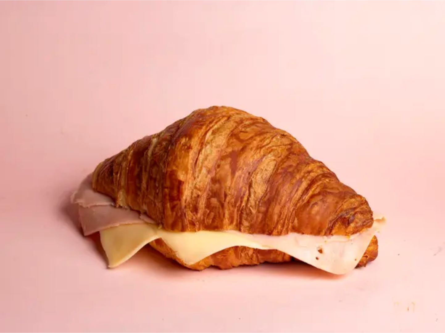 Croissant con Jamon y queso