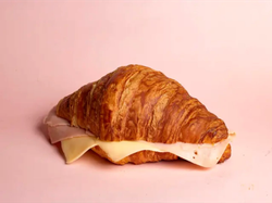 Croissant con Jamon y queso