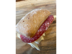 Mini ciabatta de salame y queso