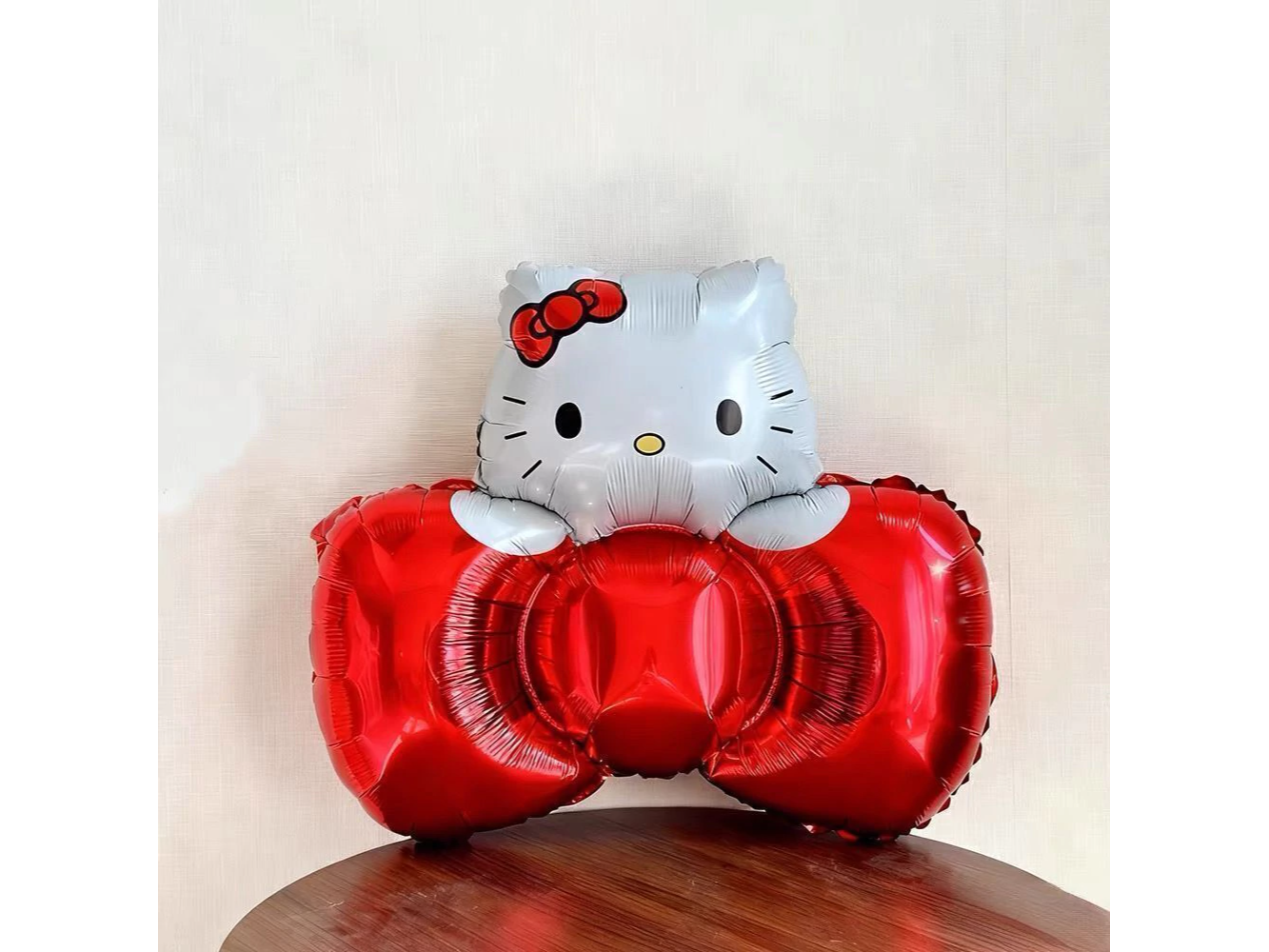 Globo Metalizado "Hello Kitty en Moño Rojo" - 60x49 cm