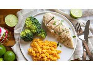 Pechuga de Pollo con tu guarnición Favorita