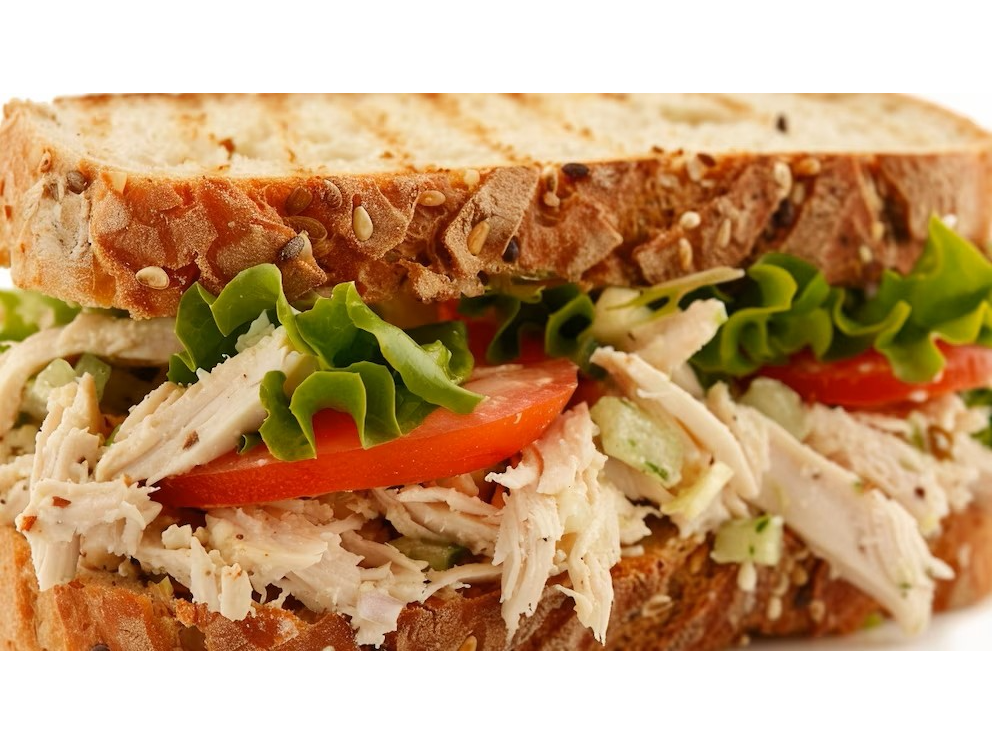 Sandwich de Pechuga de Pollo  en Pan de Masa Madre