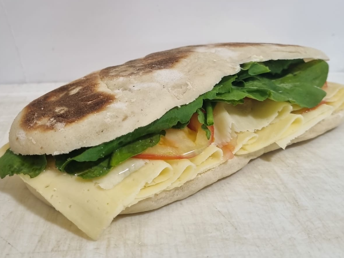 Tortuguita queso tomate y rucula [vegetariano]