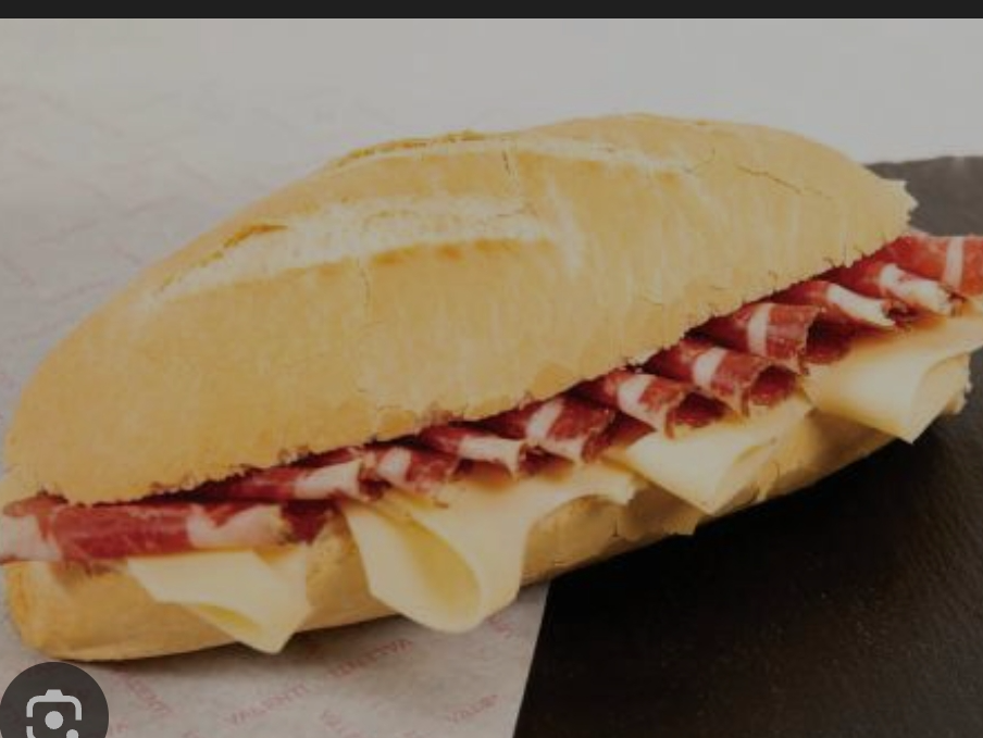 Bagueton de bondiola y queso
