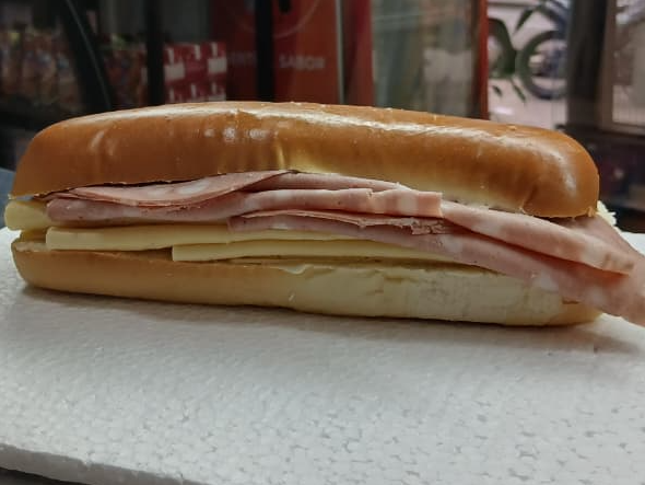 Pebeton mortadela y queso