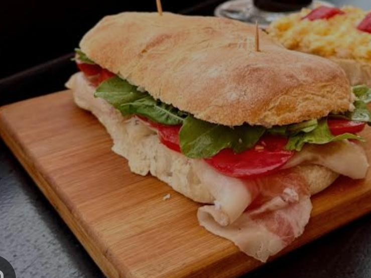 Ciabatta jamon crudo rucula y tomate