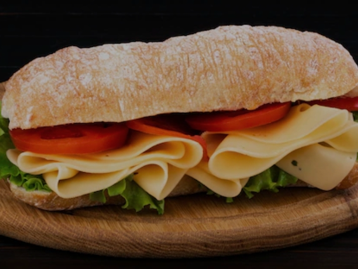 Ciabatta queso lechuga y tomate [vegetariano]