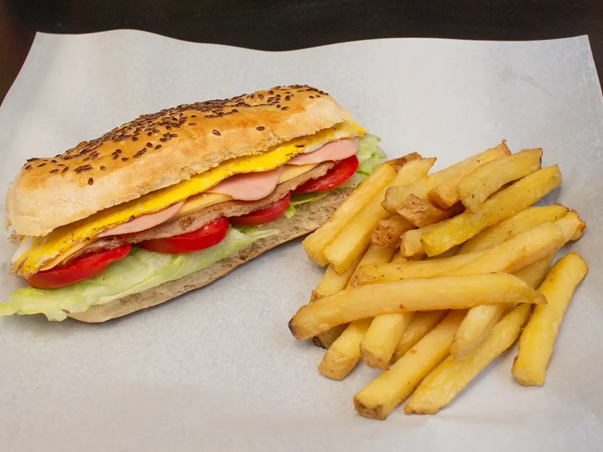 Lomo mediano completo de Karma Food - Calle Belgrano