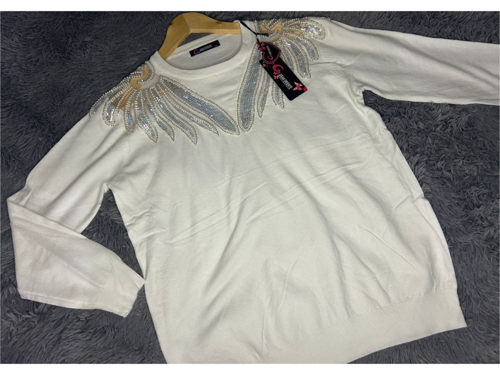 SWEATER BREMER  BORDADO EN LENTEJUELAS Y CANUTILLOS