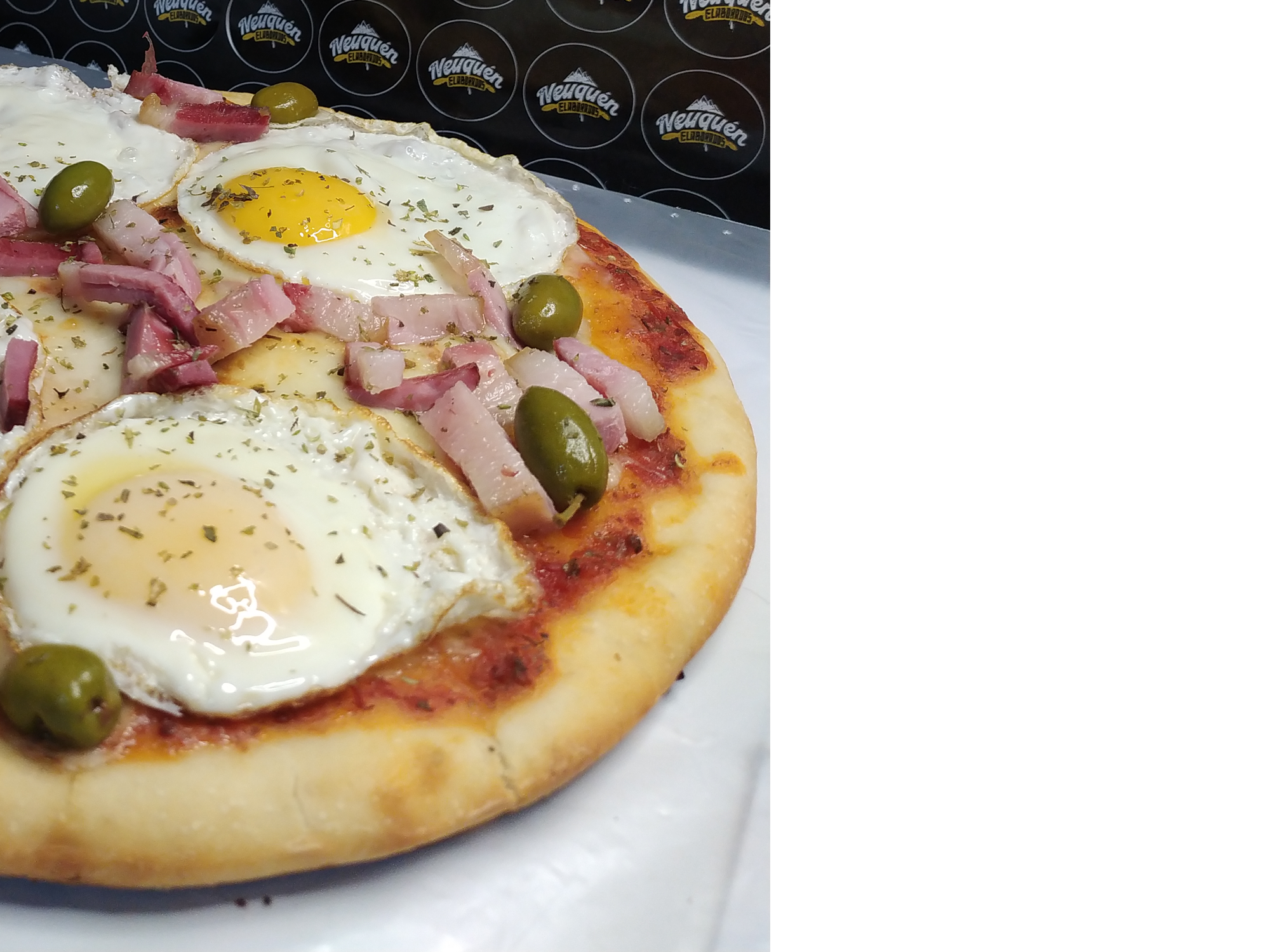 Pizza Panceta y Huevo Frito