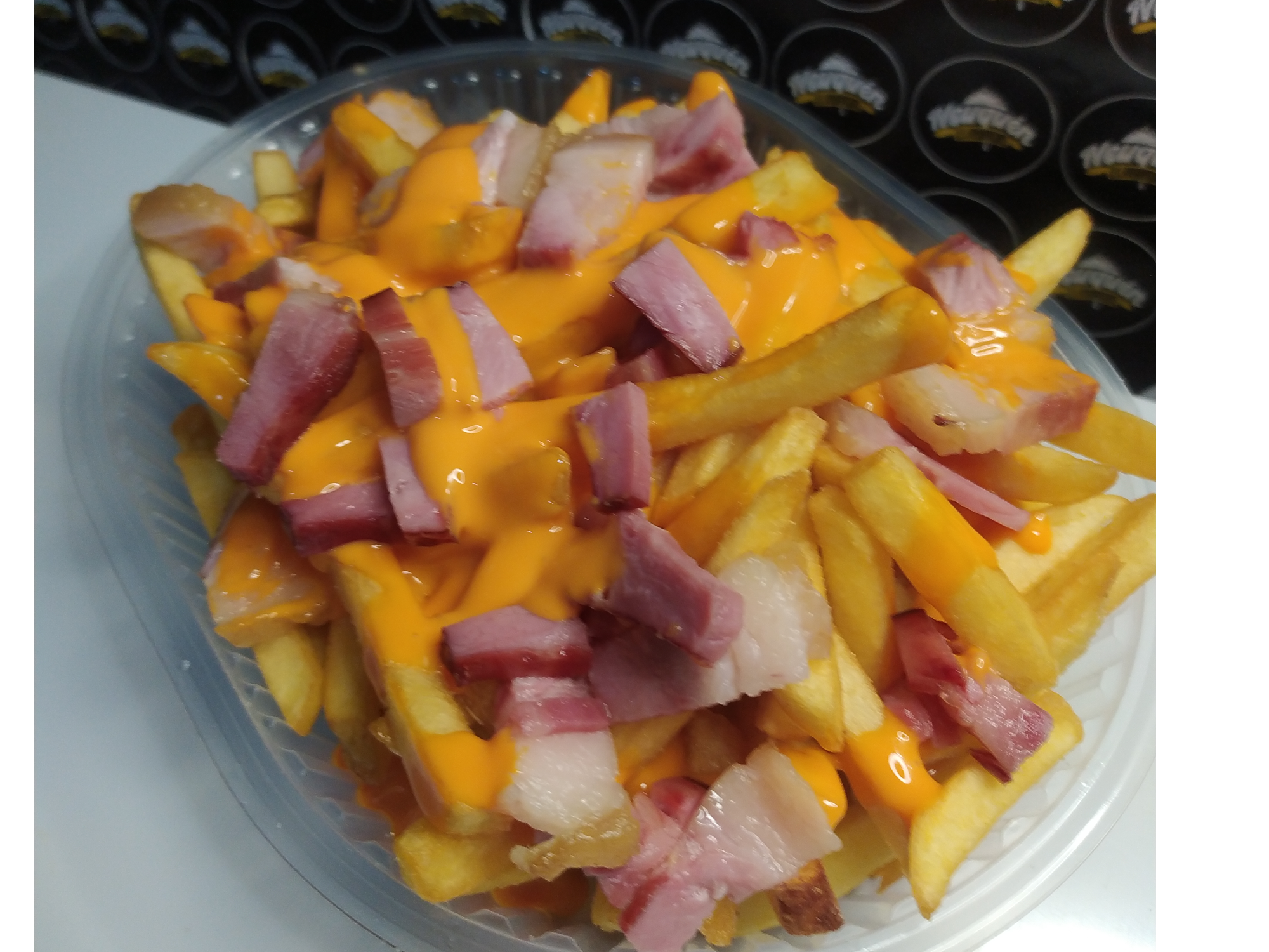 Papas grandes con cheddar y Bacon