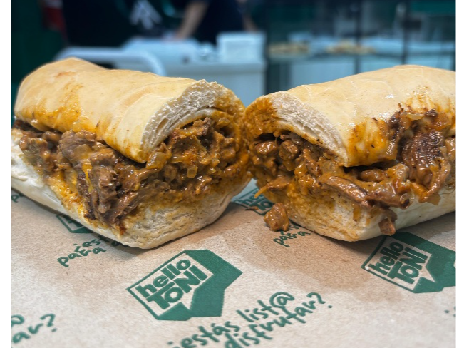 2 Philly cheestake + papas + pileta de cheddar