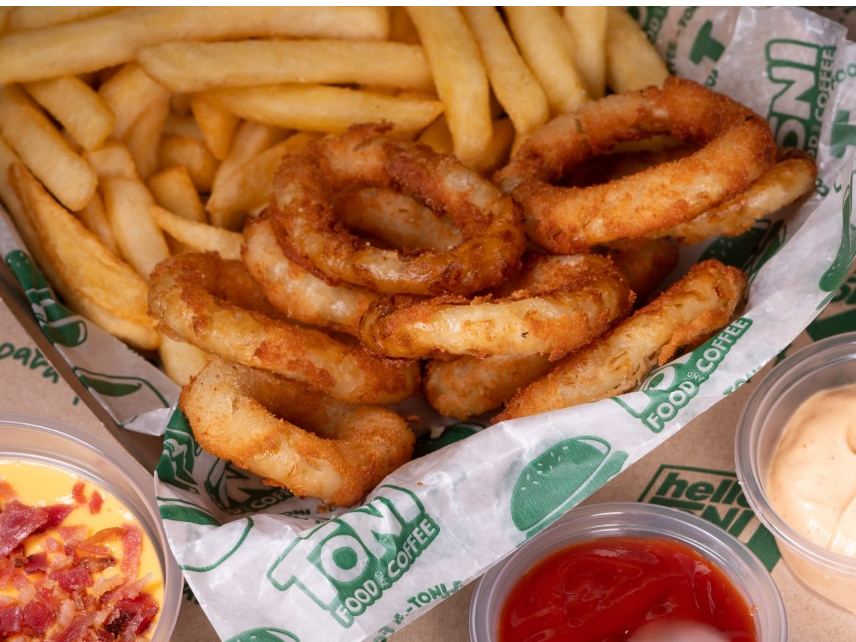 Aros de cebolla + Dip aderezo + papas