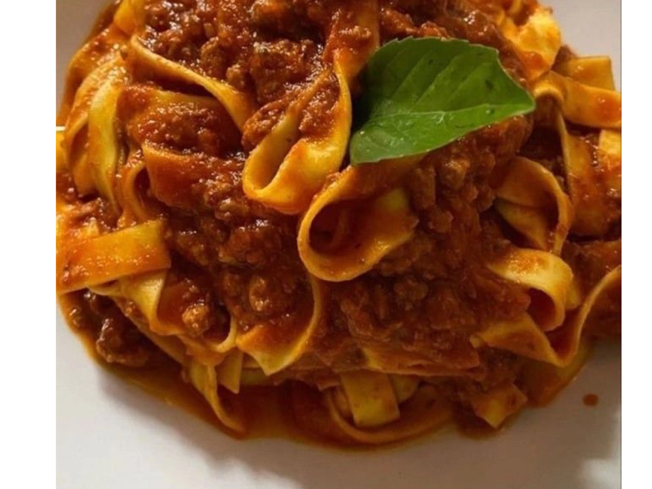 Tallarines con salsa bolognesa