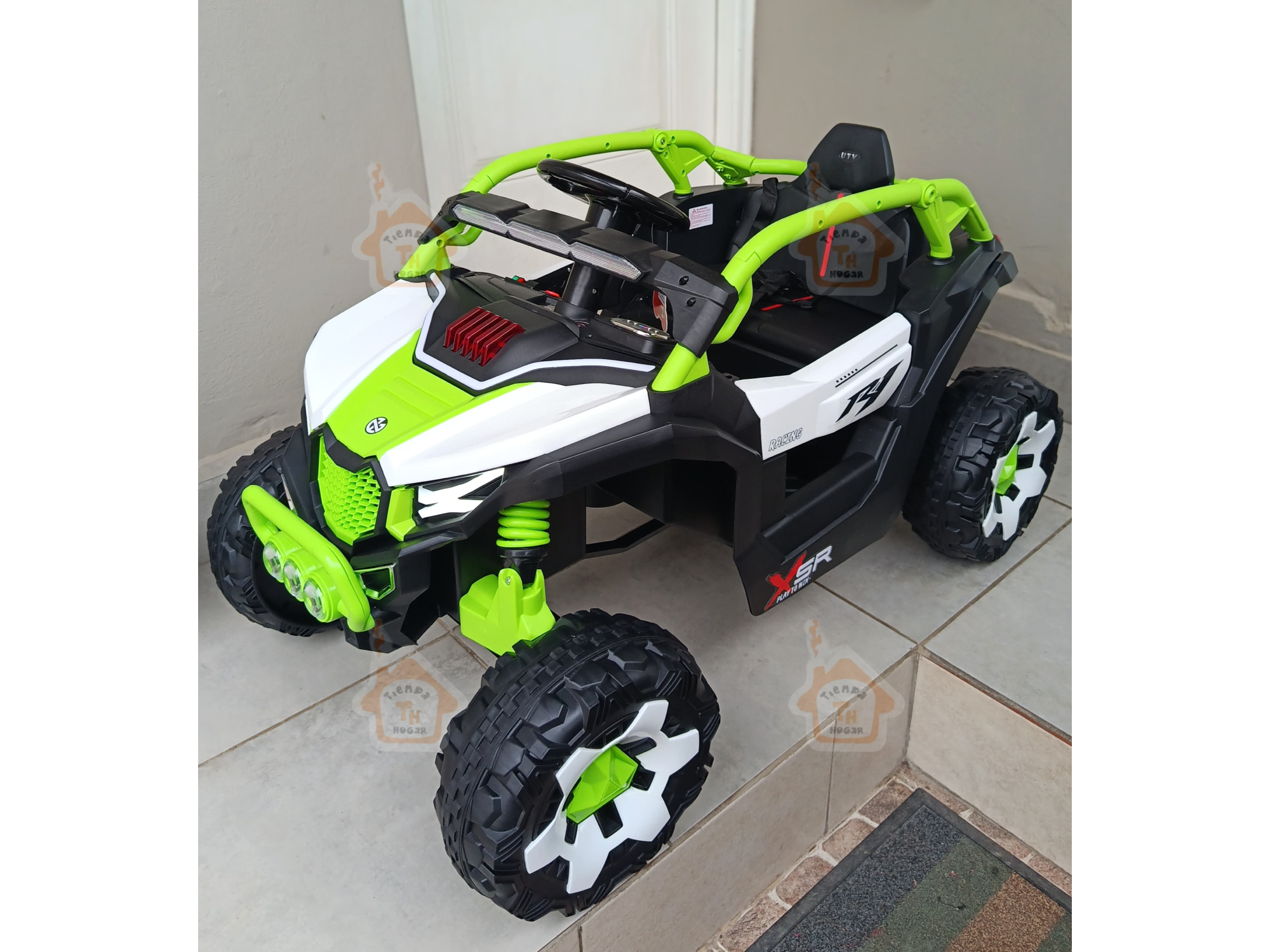 Arenero UTV 4x4 con control remoto 12V