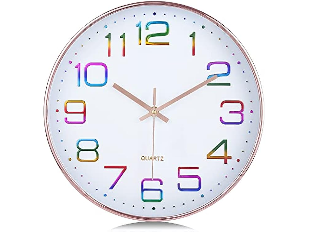 Reloj de pared. números en color