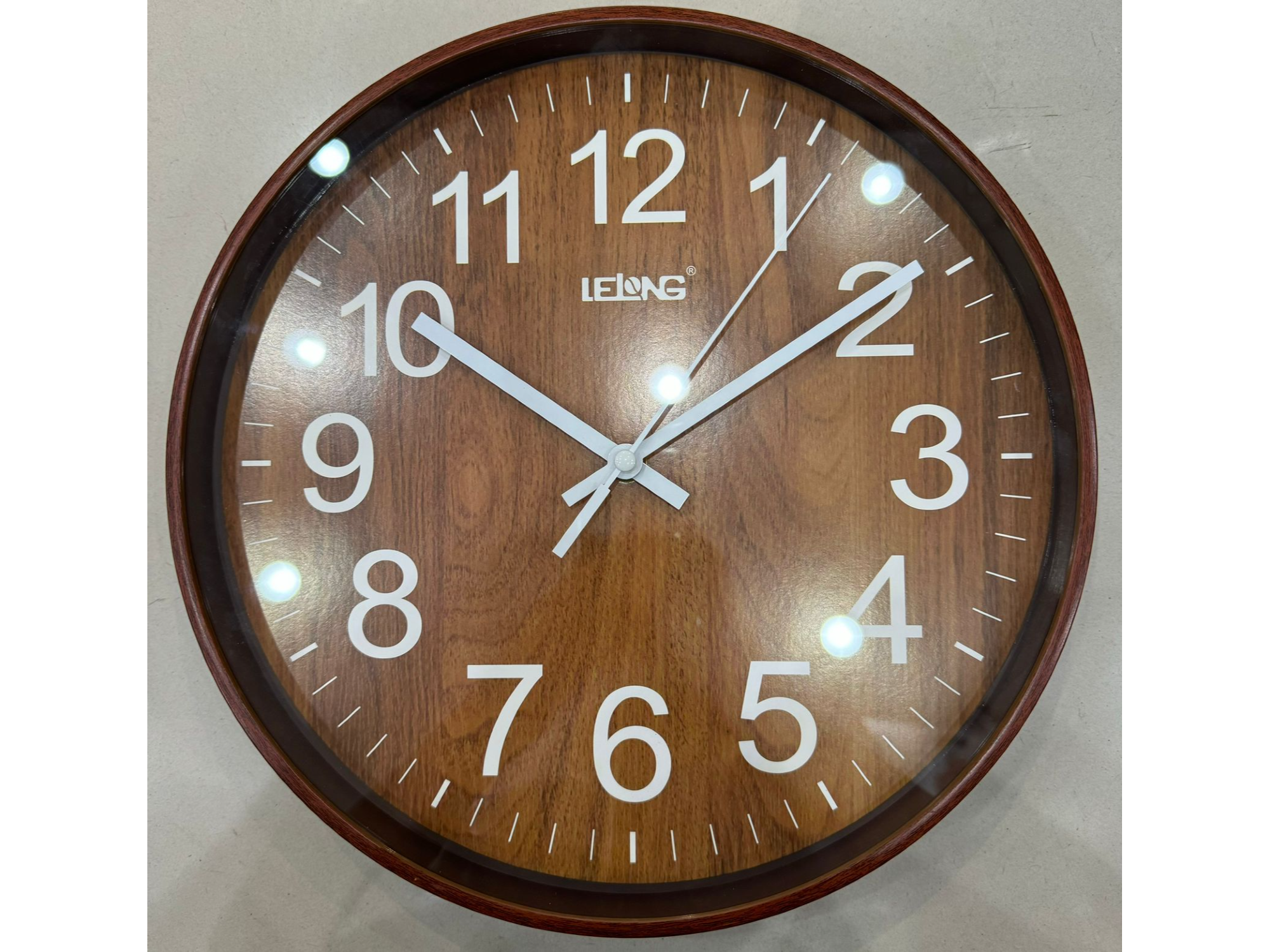 Reloj  simil madera