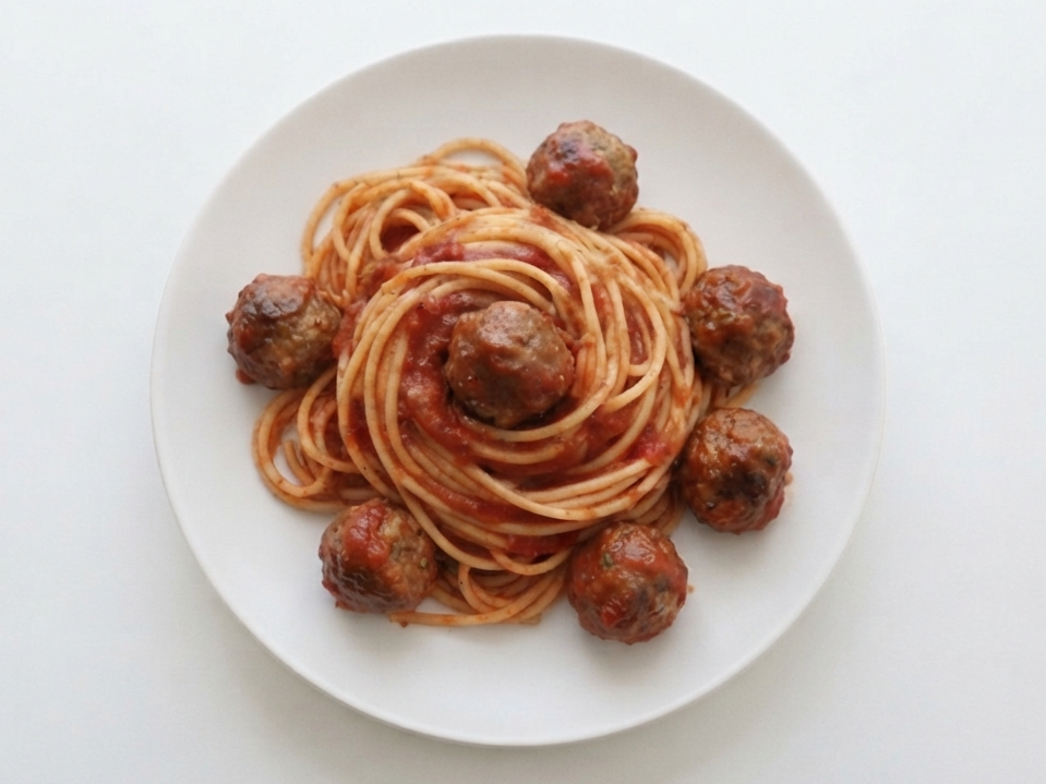 Espaguetis con albondiguitas en salsa