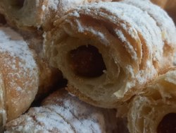 Cañón de hojaldre con dulce de leche