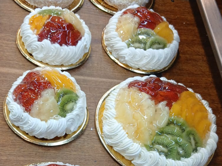 Frutal con crema chantilly.