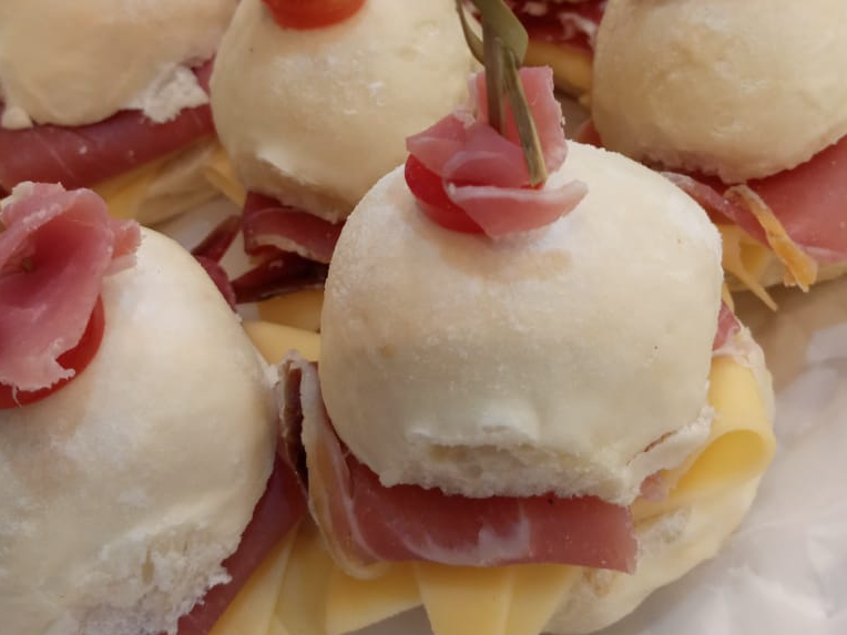 Pancitos campo relleno crudo y queso