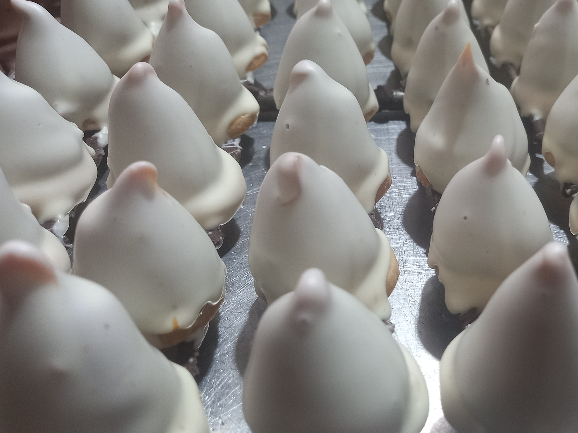 Copitos de dulce de leche bañados en chocolate blanco