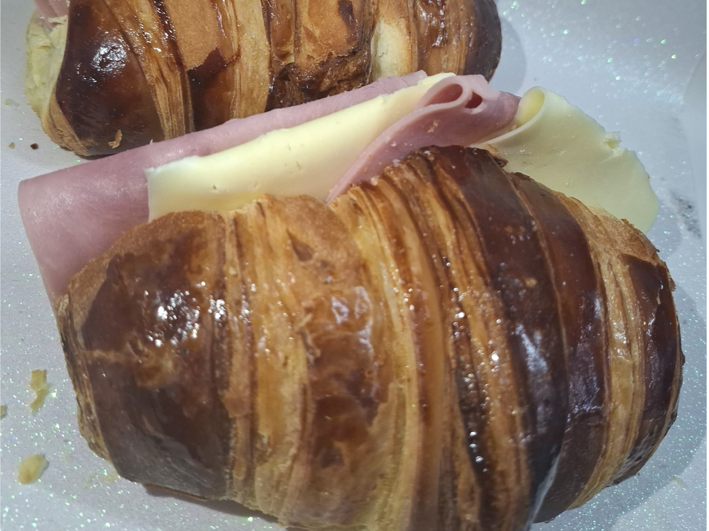 Sacramento grande con jamón y queso